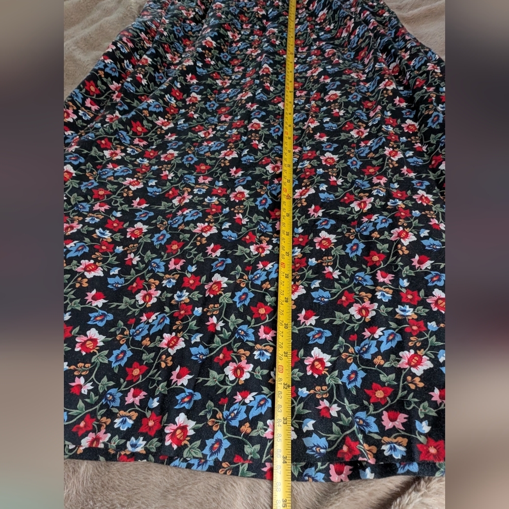 🫰🏼 Vintage Cottagecore Black Floral MoP Button Midi Skirt - Picture 4 of 5